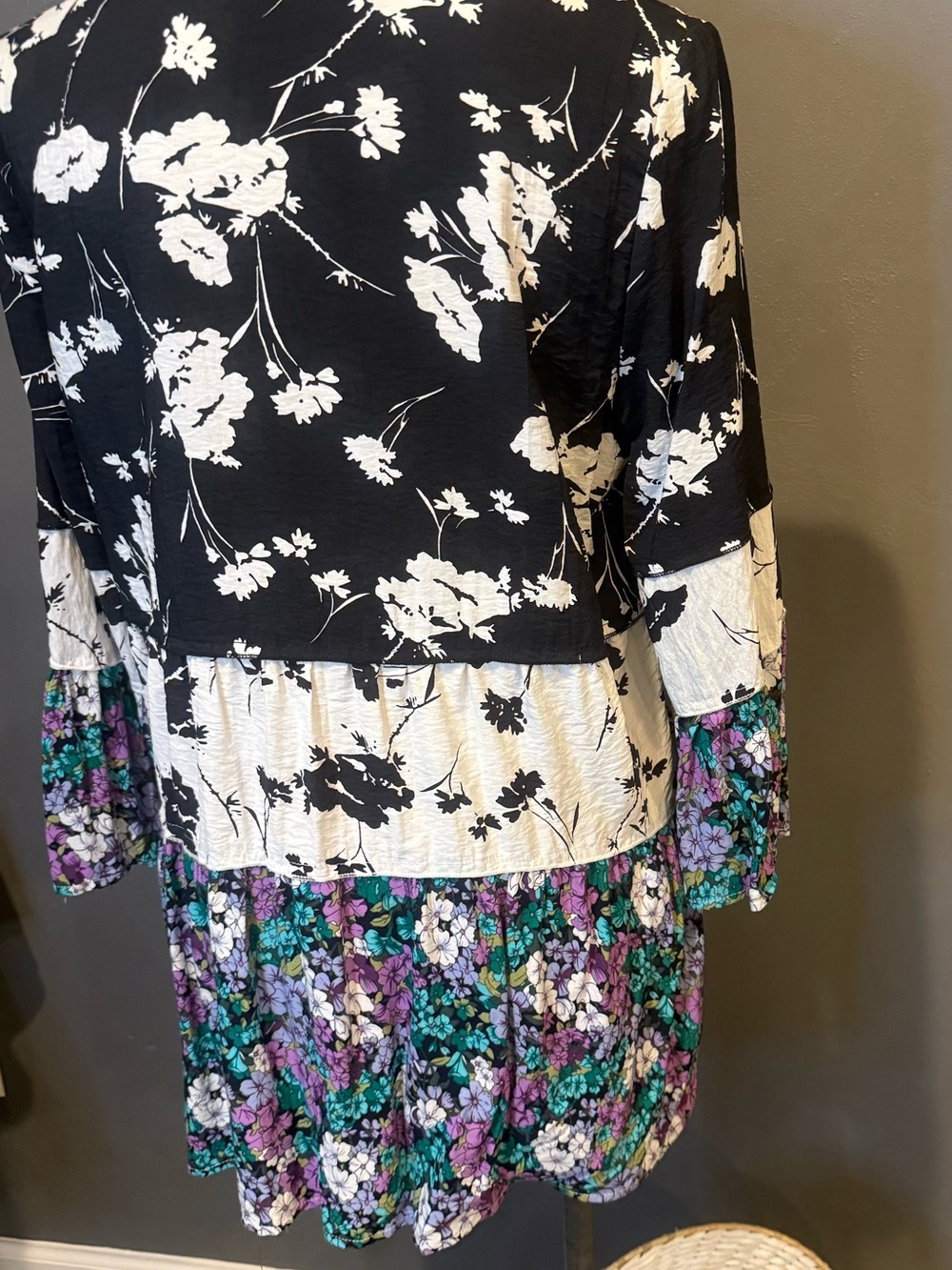 Boho Floral Tiered Tunic Top in Black, White & Purple - Picture 4 of 6